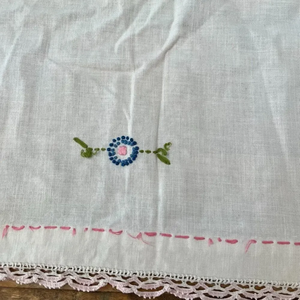 Vtg Hand-Embroidered Linen Kitchen Cloth 36 x 38 in Floral Appliques Lace Trim